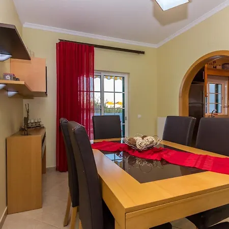 Semesterbostad Engiadina By Algarvemanta *